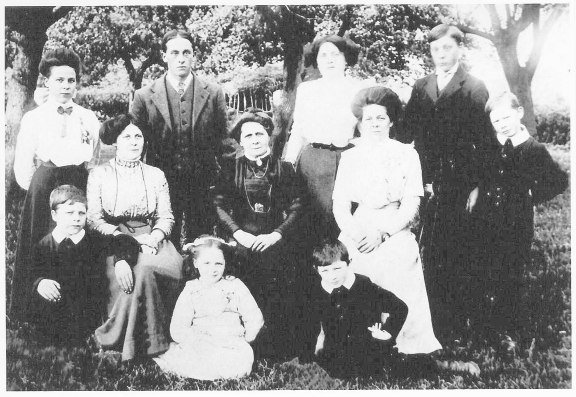 Back L-R Laura(Annie), John(Jack), Elsie, Reginal(Harry)
Middle L-R Mabel, Mother-Laura, Dorothy(Dolly), Walter(Dick)
Front L-R Albert, Hilda, Joseph